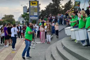Μαζεύτηκε ο κόσμος στα εγκαίνια της ''πράσινης'' μπουτίκ (Φώτος)