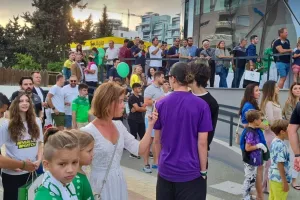 Μαζεύτηκε ο κόσμος στα εγκαίνια της ''πράσινης'' μπουτίκ (Φώτος)