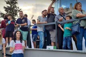 Μαζεύτηκε ο κόσμος στα εγκαίνια της ''πράσινης'' μπουτίκ (Φώτος)