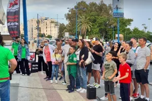 Μαζεύτηκε ο κόσμος στα εγκαίνια της ''πράσινης'' μπουτίκ (Φώτος)