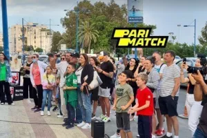 Μαζεύτηκε ο κόσμος στα εγκαίνια της ''πράσινης'' μπουτίκ (Φώτος)
