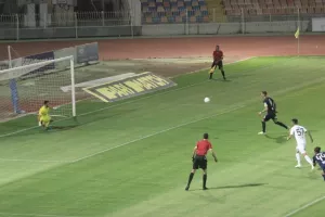 Έγινε στο ΜΑΚ/Πέναλτι, δοκάρι, επανάληψη και απόκρουση!