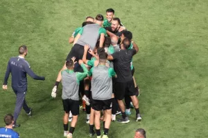 Πρώτο για Χριστοδούλου: Συμπαίκτες και Τούτιτς τον αγκάλιασαν (φώτος)
