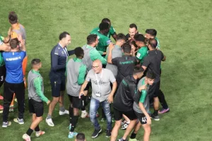 Πρώτο για Χριστοδούλου: Συμπαίκτες και Τούτιτς τον αγκάλιασαν (φώτος)