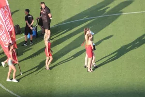 Στα κόκκινα... τα κορίτσια της Coca Cola με το τρόπαιο του κυπέλλου! (φώτος)