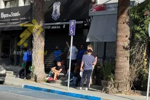 Από τις 7 το πρωί περιμένουν να ανοίξει η μπουτίκ οι Απολλωνίστες! (Έφυγαν... 2000)