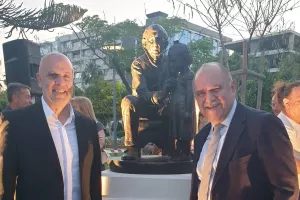 Οι προέδροι στα αποκαλυπτήρια της προτομής του Αμέρικου Αργυρίου