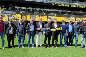 Συγκινητική κίνηση των βετεράνων του Άρη προς τον πατέρα του Άλκη