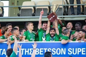 Το "σήκωσε" ο Μυτίδης και "μοιράζει" ευχαριστώ! (φώτος)