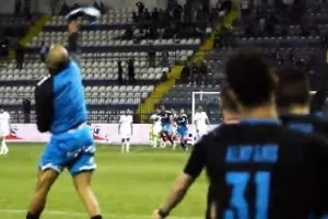 Η "εκρηξη" στον πάγκο του Απόλλωνα στο γκολ του Νταμπό! (βίντεο)