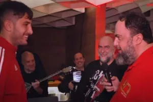 «Για πάρτη σου, πρόεδρε - Εσένα έπρεπε να σε πάρουμε για το τραγούδι»