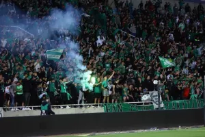 Γήπεδο-ηφαίστειο!