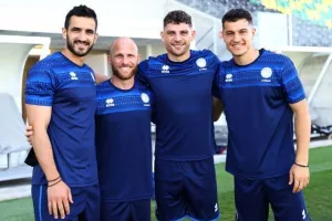 Όλοι... εκτός!