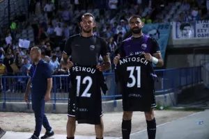 Έριξαν φανέλες