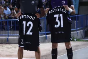 Έριξαν φανέλες