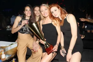 Εκεί και η Μανωλίνα