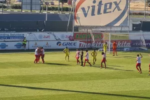 Νέα Σαλαμίνα - Αχυρώνας: Τριάρα... στο ρελαντί (φώτος)
