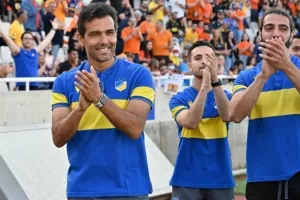 Όρθιο το ΓΣΠ για τους πρωταθλητές του ΑΠΟΕΛ/Αποθέωση Μοράις  (φώτος/βίντεο)