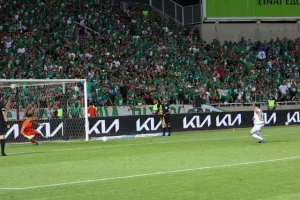 Έσπασαν... καρδιές και το ΚΥΠΕΛΛΟ στην Ομόνοια στα πέναλτι! (φώτος)