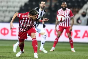 Κοιτάζει για επιθετικό ανεξαρτήτως ανανέωσης Ελ Αραμπί