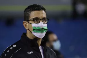 Τορναρίτης: "Κατάφεραν να κάνουν το ματς πολεμικό, τραγική κατάσταση" 