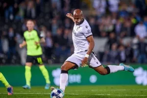 AEK: «Στο κάδρο και των Οσέρ-Μπράγκα ο Εστουπινιάν»