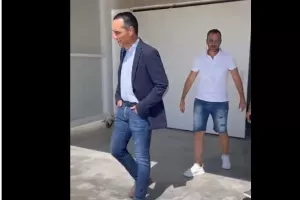 Βόλτα στην ΑΡΕΝΑ ο κόουτς (βίντεο)