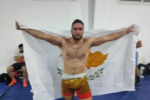 Χάλκινο και στην πάλη με τον Χοίρα!