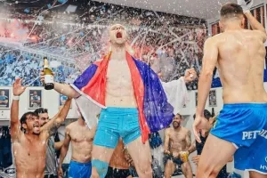 Σύνθημα ο “Γιόβα” 