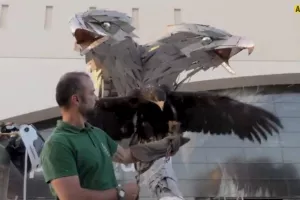 Ο Οδυσσέας συνάντησε τον ατσάλινο αετό έξω απ' την "Aγιά Σοφιά"