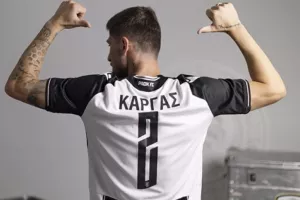 Κάργα στα «ασπρόμαυρα» (βίντεο)