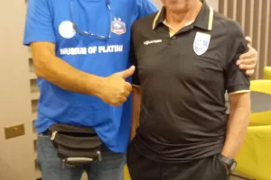 Ο “Πλατινί” με τον κόουτς του Κοσόβου (φώτος)
