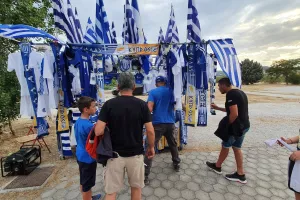 "Δεσπόζει" το κασκόλ "Ελλάς - Κύπρος" - "Αδέρφια!" (βίντεο)