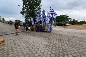 "Δεσπόζει" το κασκόλ "Ελλάς - Κύπρος" - "Αδέρφια!" (βίντεο)