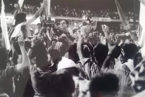 Ρετρό ανάρτηση με την κατάκτηση του Κυπέλλου