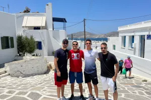 Στην Πάρο με... φόντο γαλανόλευκο