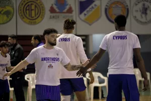 Τέλος τρεις από την Ανόρθωση