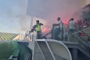 "Καυτό" καλωσόρισμα οι ΑΕΚτζήδες στους παίκτες! 