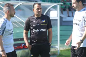 ΦΩΤΟΣ/ΑΠΟΕΛ: Το ζέσταμα πριν την σέντρα 