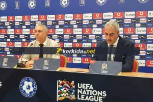 (BΙΝΤΕΟ) Κωστένογλου για κριτική/"Αυτό που έχει να κάνει ο προπονητής είναι να σιωπήσει-Δεν υπάρχει περίπτωση να επιρριφθούν ευθύνες"