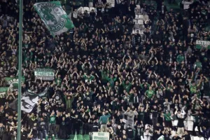 Πανό κατά του Μουντιάλ του Κατάρ στη Λεωφόρο 