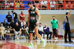 Χειρουργήθηκε για το σκίσιμο στο πόδι του (φώτο)