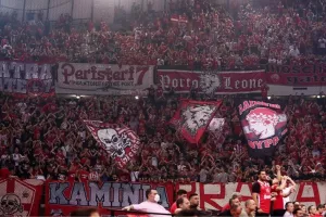 Η παρακάμερα από το 1-0 του Ολυμπιακού: Πάρτι στο ΣΕΦ και στα αποδυτήρια