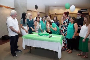 Oι Παλαίμαχοι της Ομόνοιας με τις "πράσινες" γυναίκες (φώτος)