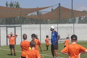 Aφήστε τους!