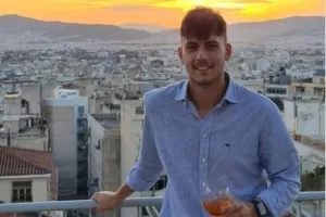 Πήγε στην Αθήνα και... αποφασίζει