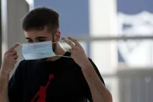 Άφιξη στην Κύπρο, ιατρικά και υπογραφές! 