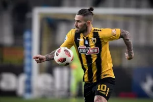 Σενάριο για PSV Αϊντχόφεν και Μάρκο Λιβάγια