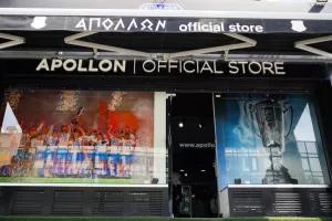 Το τρόπαιο του πρωταθλήματος στην μπουτίκ του Απόλλωνα!