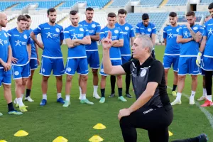 Κωστένογλου σε παίκτες: "Ψηλά το κεφάλι!"